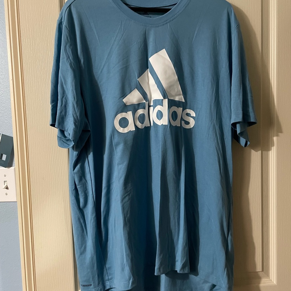 XXL Adidas tee NWOT